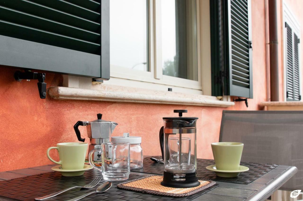 2-Bedroom Apt, With Balcony & Aircondition - 50 M From The Beach Marina di Pietrasanta Exterior foto