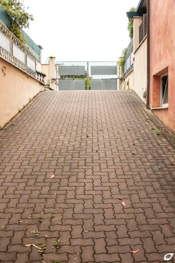 2-Bedroom Apt, With Balcony & Aircondition - 50 M From The Beach Marina di Pietrasanta Exterior foto