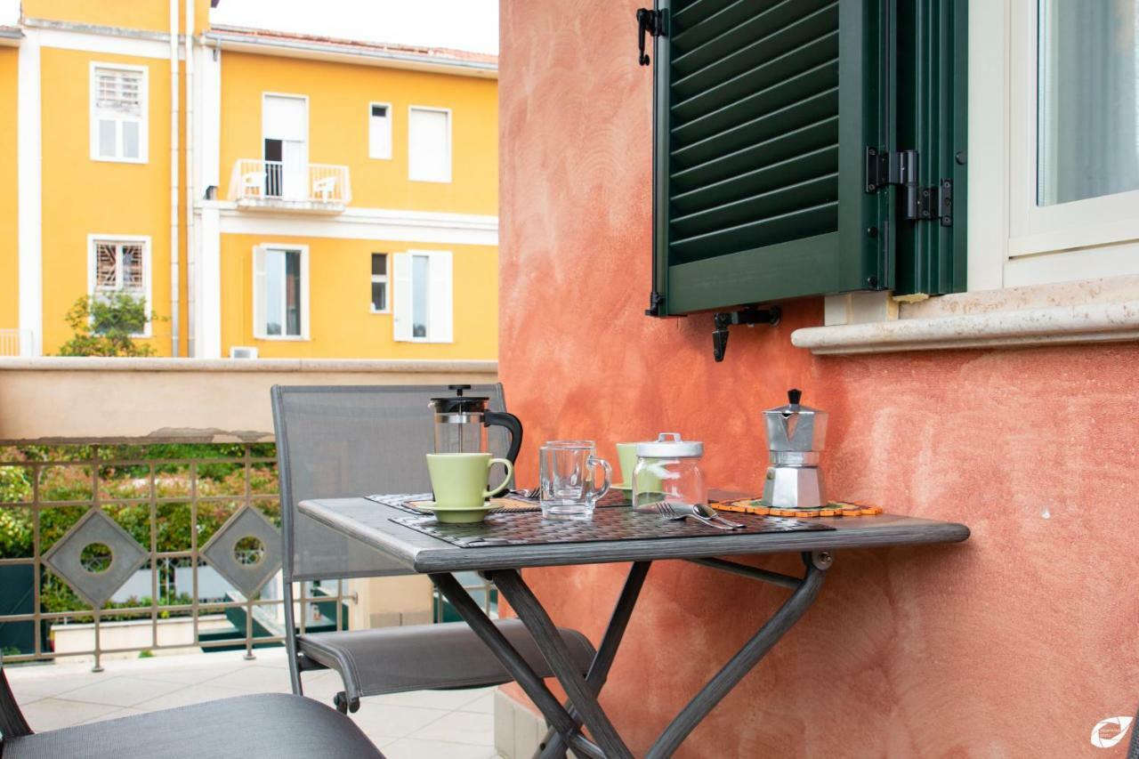 2-Bedroom Apt, With Balcony & Aircondition - 50 M From The Beach Marina di Pietrasanta Exterior foto