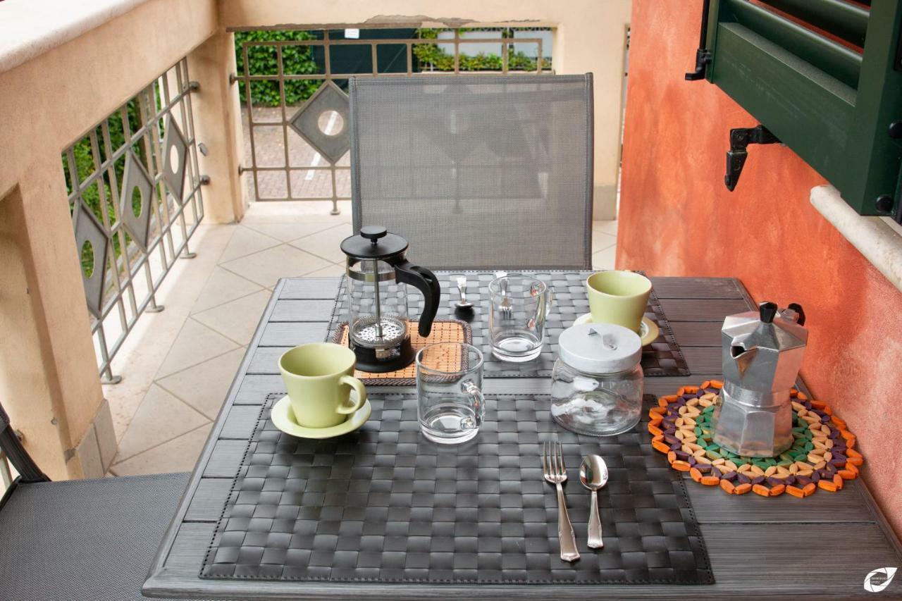 2-Bedroom Apt, With Balcony & Aircondition - 50 M From The Beach Marina di Pietrasanta Exterior foto